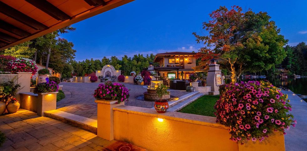 This Ontario Resort For Sale Has 6 Villas & Is Like Living On The Mediterranean Sea