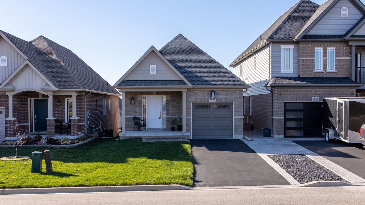three detached houses in an ontario neighbourhood