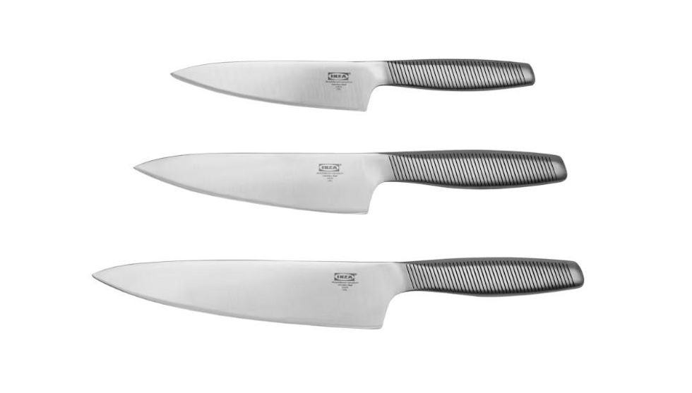 Three knives.