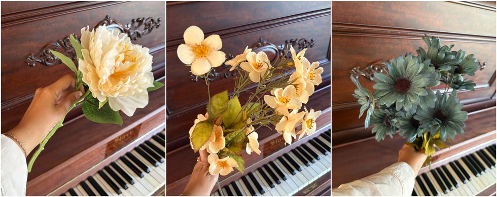 Tige d\u00e9corative. Centre : Bouquet d'an\u00e9mones. Droite : Bouquet de fleurs bleues.