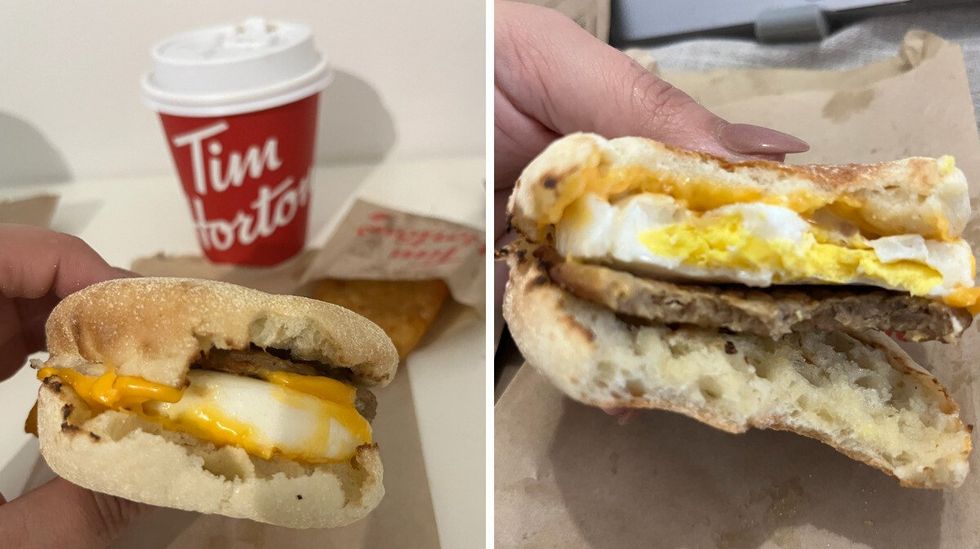 Tim Hortons : Sandwich d\u00e9jeuner Timatin saucisse sur muffin anglais.