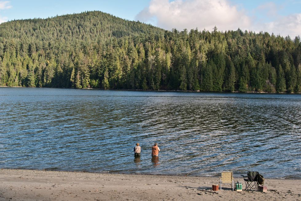 Tim Matheson as Doc Mullins and Trevor Lerner as Bert in Virgin River.