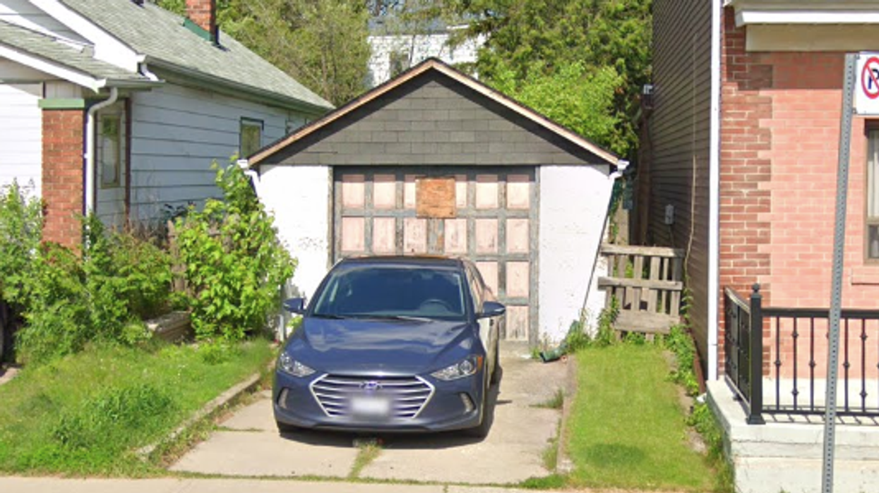 Toronto Garage Has One Room & Is Somehow Listed For 100k More Than It Was In 2019
