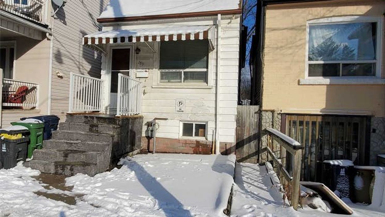 Toronto Home For Sale Is So Tiny & Going For Over $800K (PHOTOS)