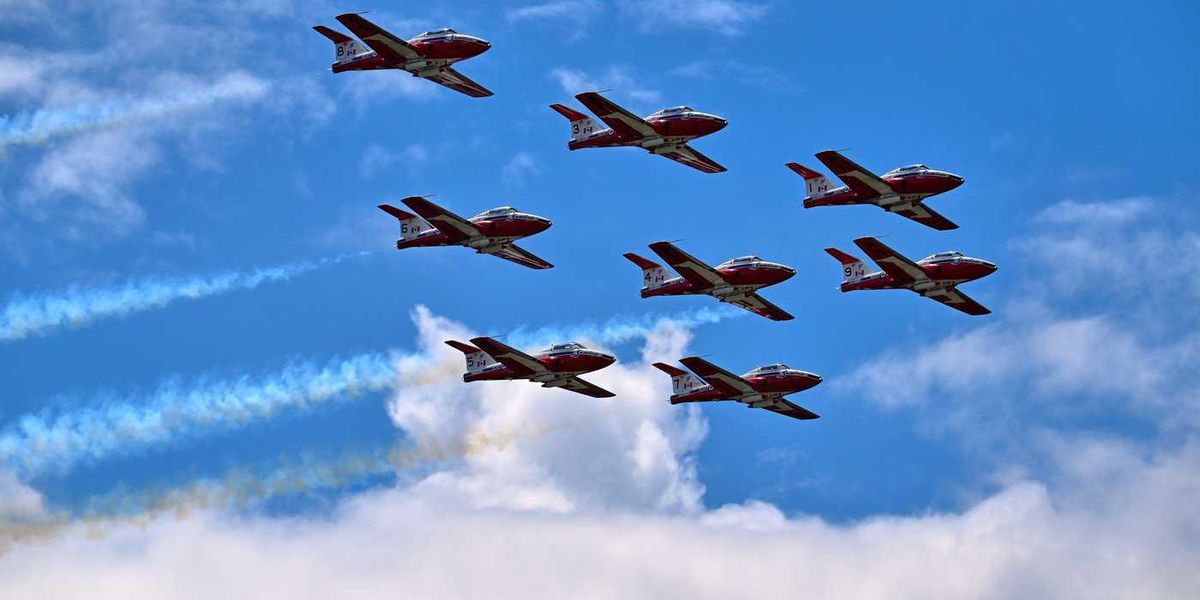 Last Snowbirds show in Toronto until 2030s whooshes over Lake Ontario Last Snowbirds show in Toronto until 2030s whooshes over Lake Ontario