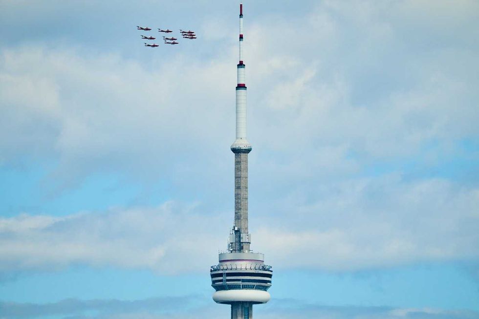 Toronto looks up for Snowbirds show