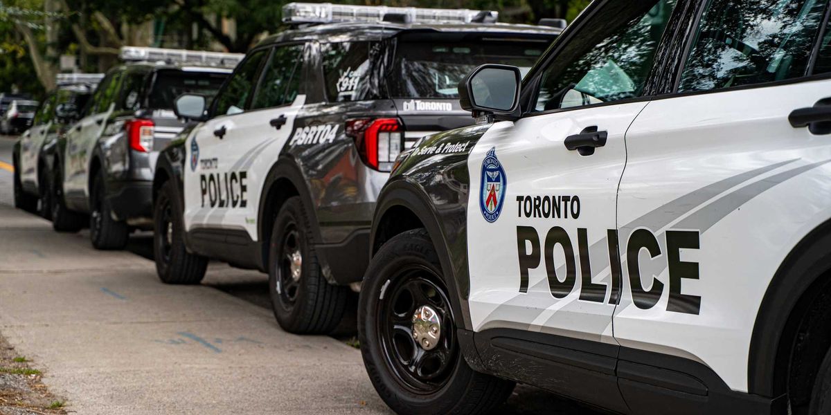Toronto Police are offering ,000 rewards for info on shoplifters but you’ll have to act fast Toronto Police are offering ,000 rewards for info on shoplifters but you’ll have to act fast