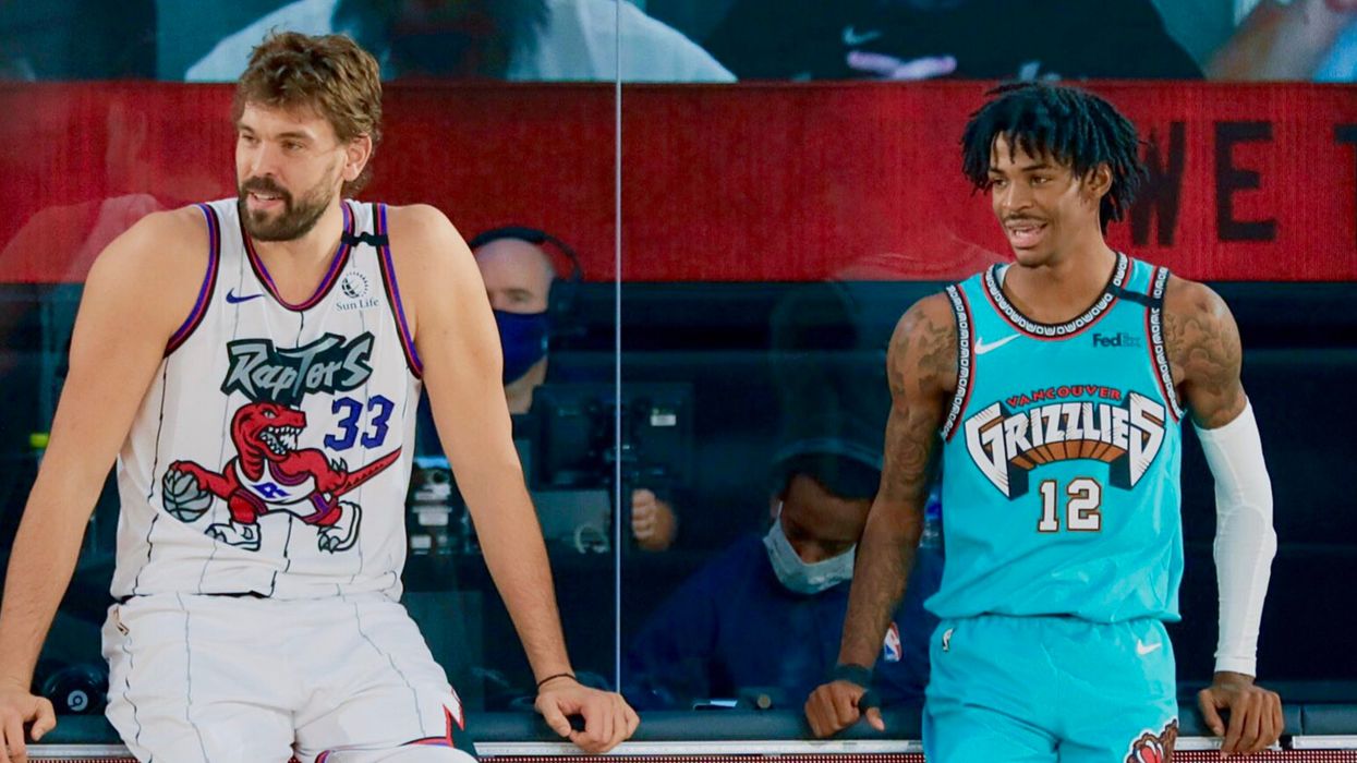 Toronto Raptors Faced The 'Vancouver' Grizzlies Wearing 90's Jerseys