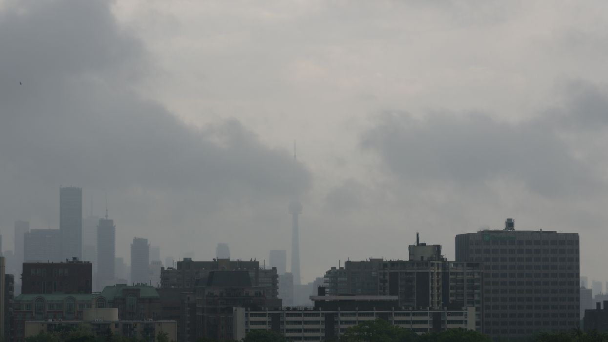 Toronto's Christmas Forecast Is Calling For Freezing Temps & Rain