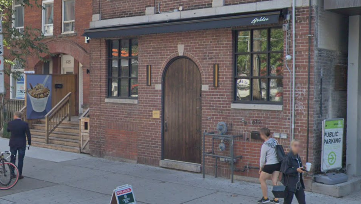 Toronto's Goldie Bar Is Getting Notes Of Support On Its Door After Losing Its Licence