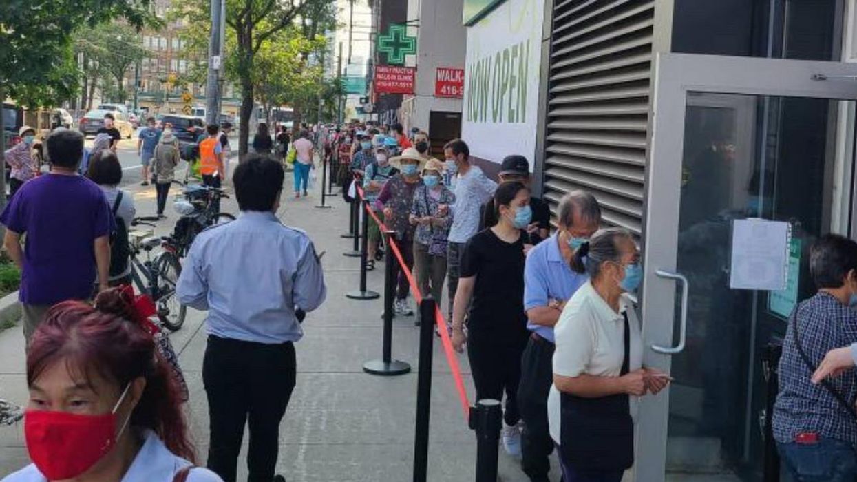 Toronto T&T Supermarket Opening Draws Massive Line (PHOTO)