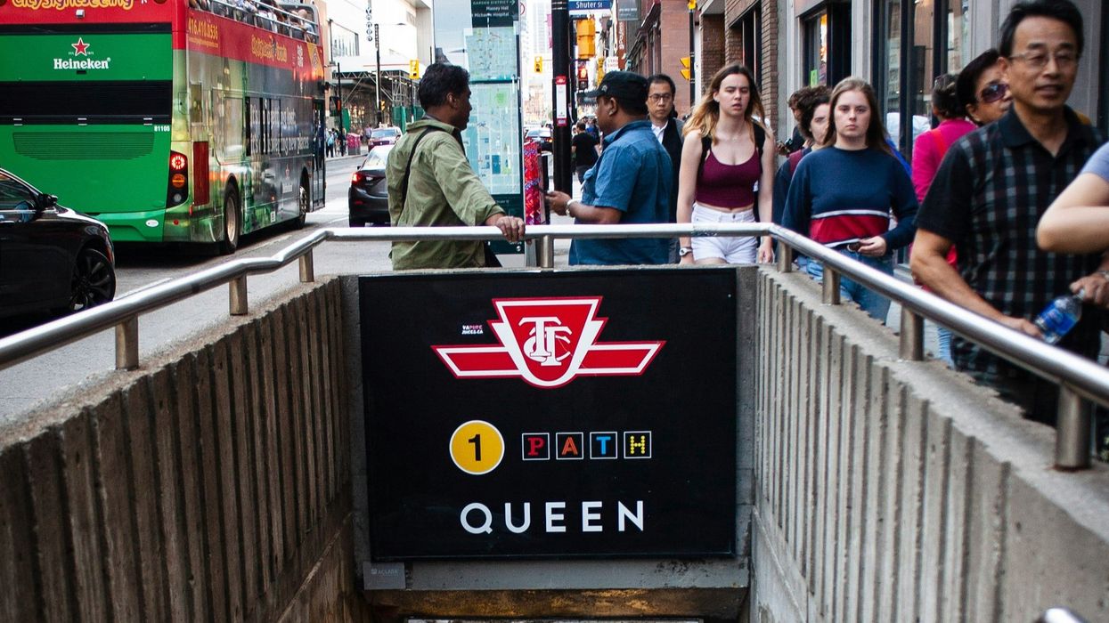 toronto ttc subway station queen