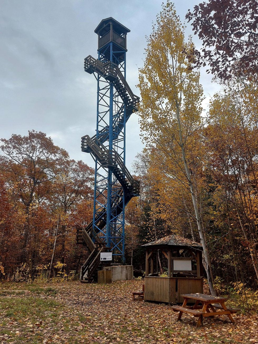 Tour d'observation du Mont Cayamant.