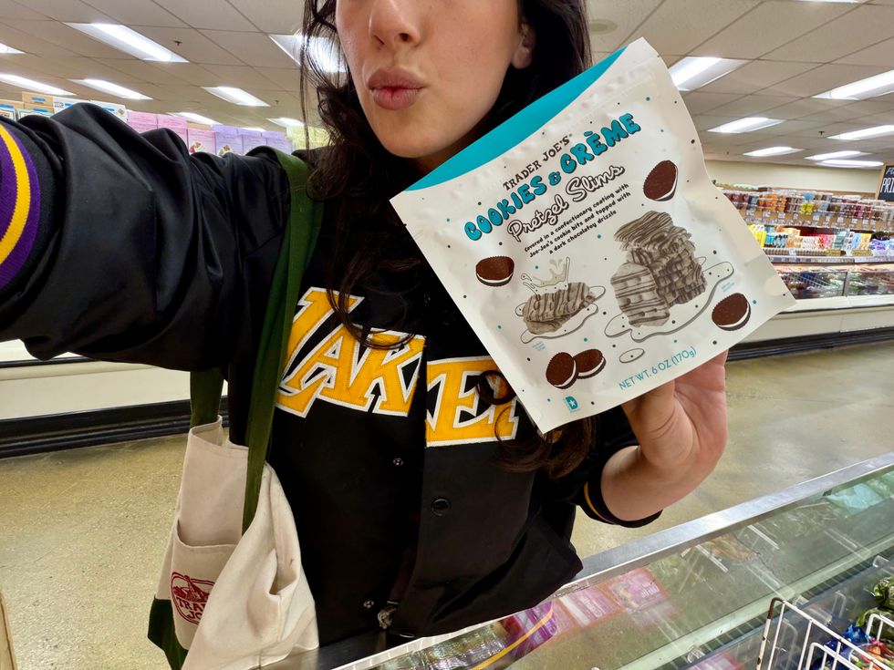 Trader Joe's Cookies & Creme pretzel slims