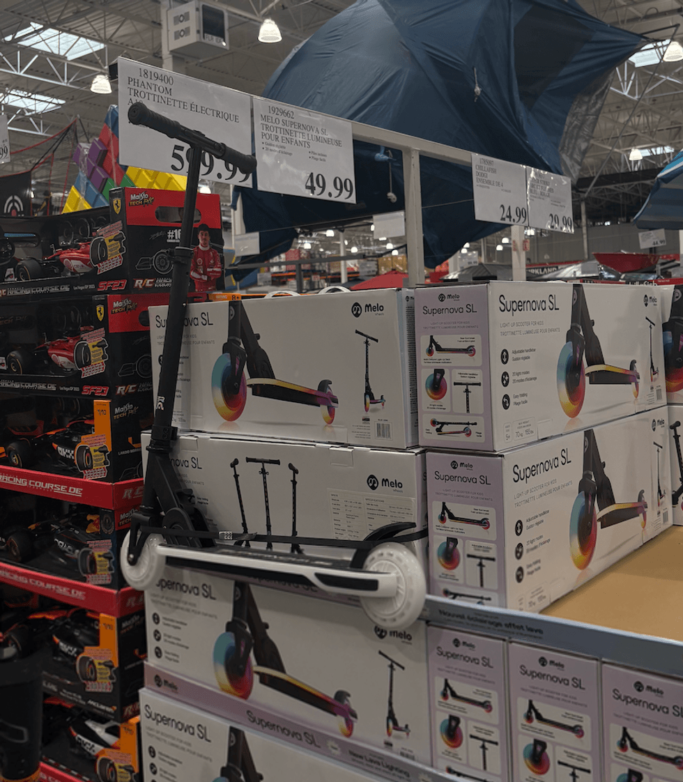 Trottinette lumineuse Supernova SL Melo \u00e0 vendre au Costco.