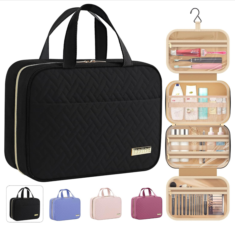 Trousse de toilette de voyage avec un crochet de suspension.