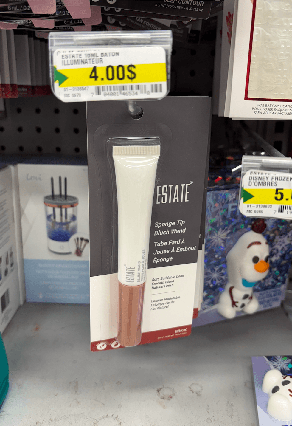 Tube de fard \u00e0 joues sur les \u00e9tag\u00e8res du Dollarama.