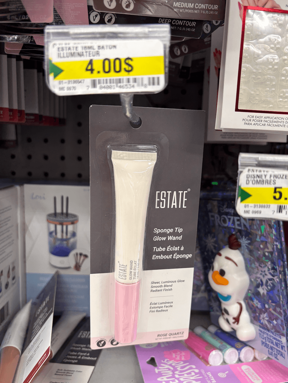 Tube illuminateur sur les \u00e9tag\u00e8res du Dollarama.