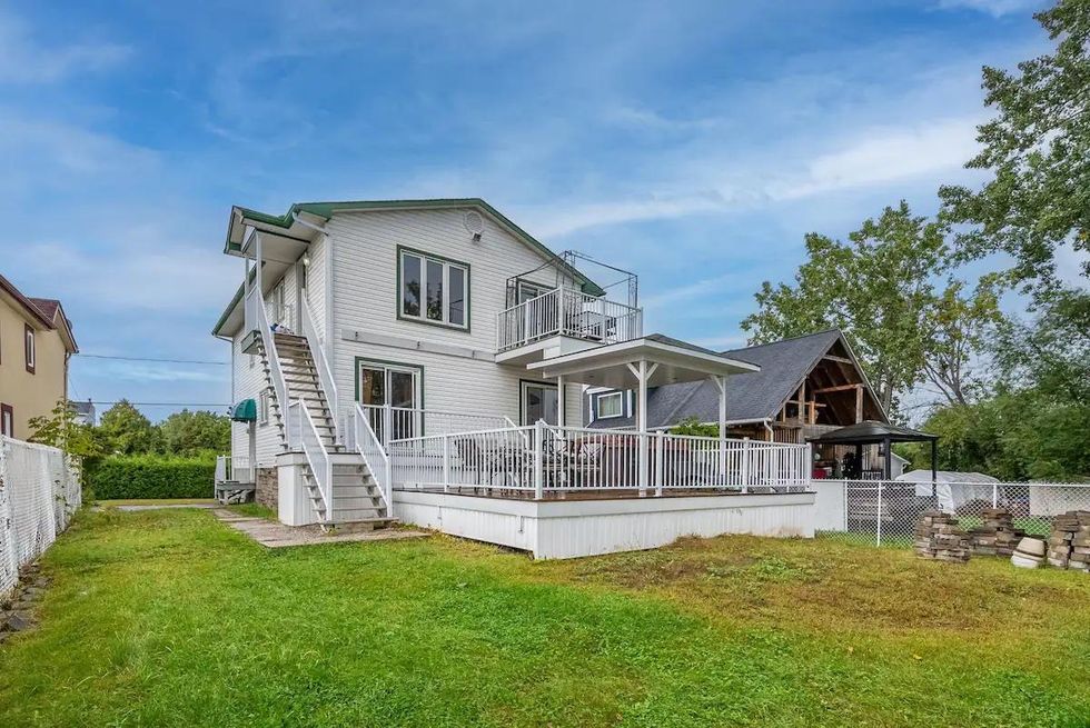 Two unit chalet house Airbnb on the waterfront.