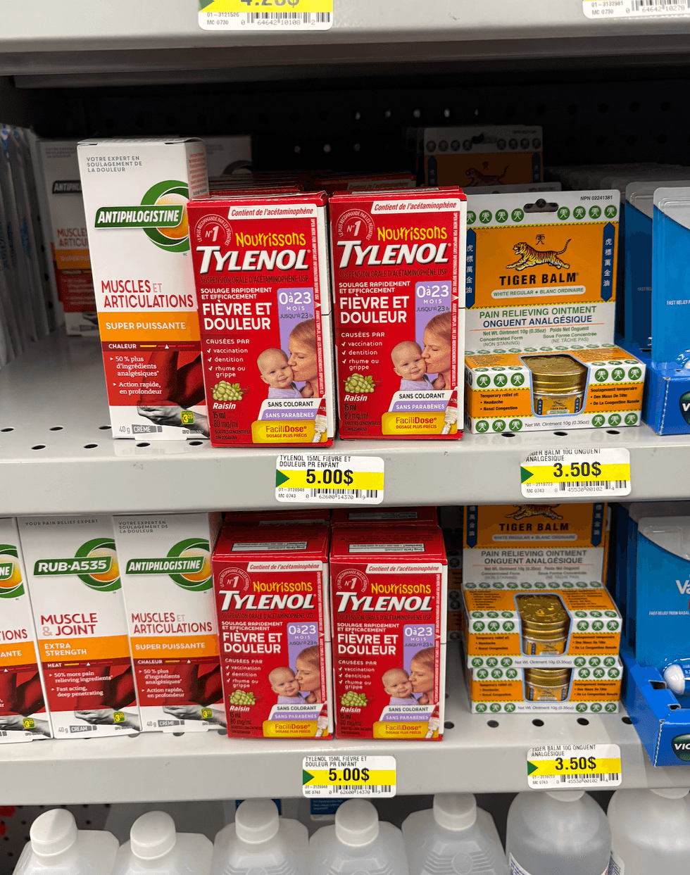 Tylenol nourrissons sur les tablettes du Dollarama.