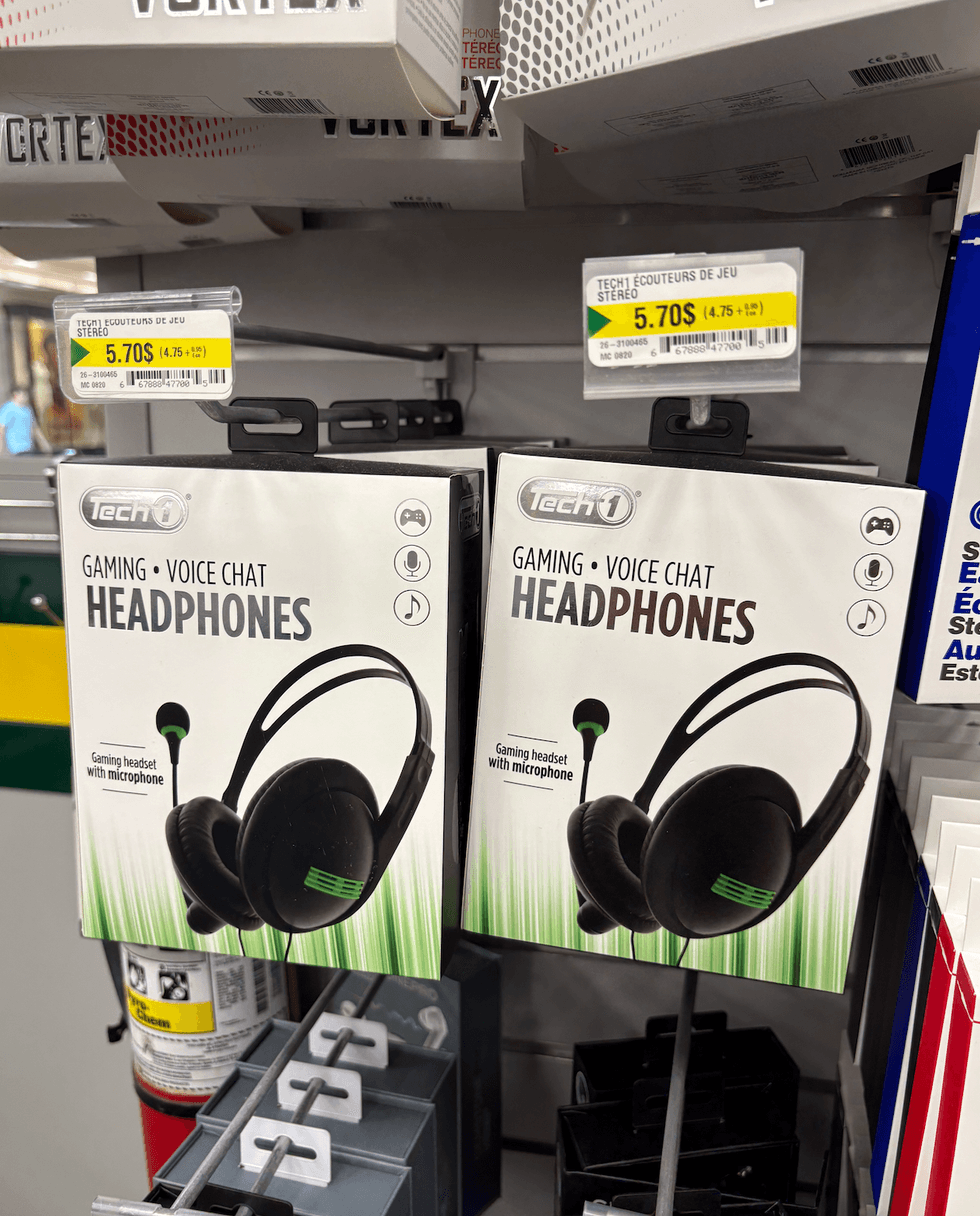 \u00c9couteurs avec microphone sur les \u00e9tag\u00e8res du Dollarama.