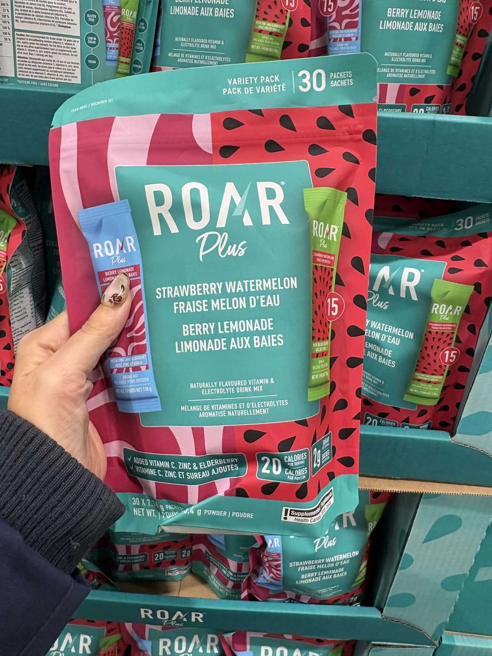 \u00c9lectrolytes \u00e0 saveur de fraise/melon d'eau et limonade aux baies de Roar au Costco.
