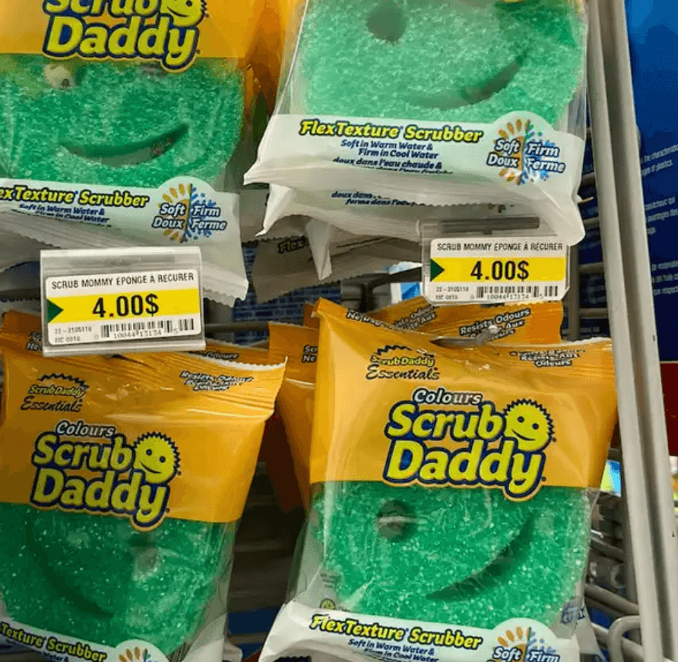 \u00c9ponges Scrub Daddy vendues au Dollarama.