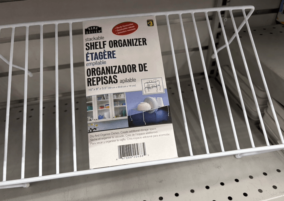 \u00c9tag\u00e8re empilable en m\u00e9tal.