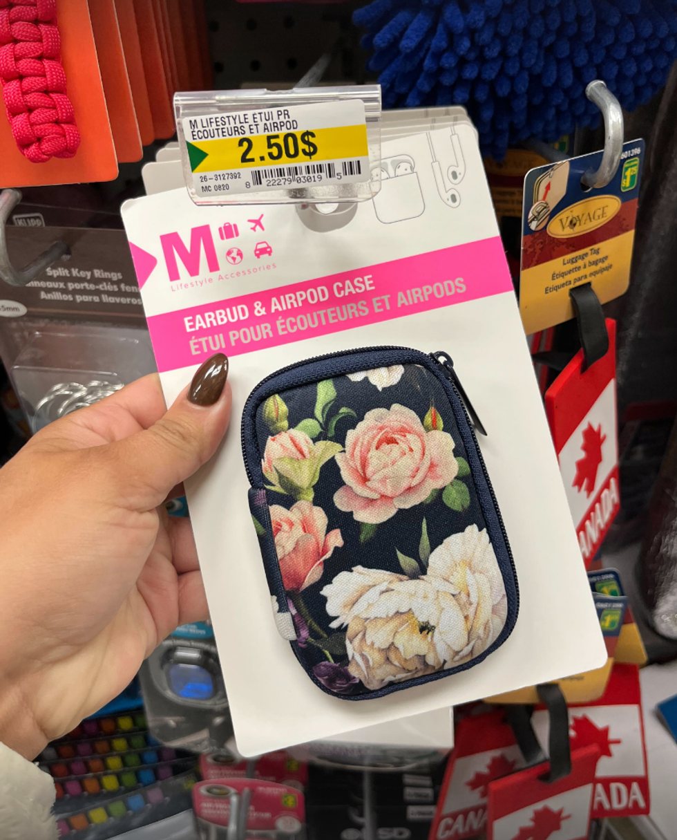 \u00c9tui pour \u00e9couteurs et \u00ab pods \u00bb \u00e0 motifs floraux vendus au Dollarama.