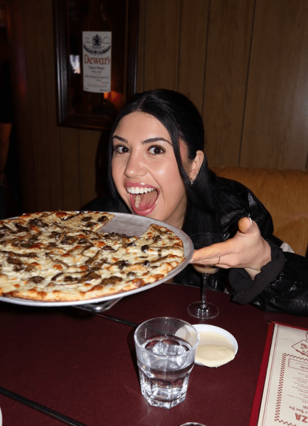 u200bu200bPerson eating pizza.