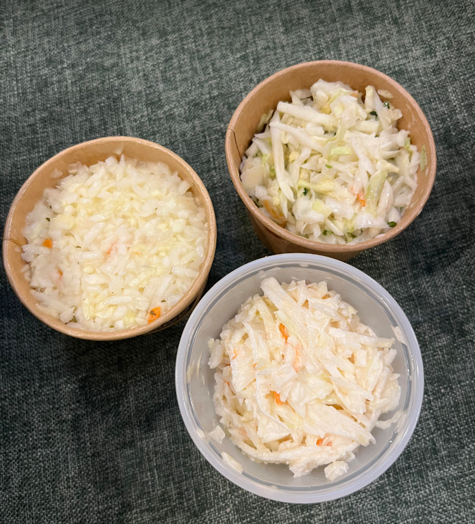 \u200b\u200bSalade de chou du Benny & Co, Scores et St-Hubert.