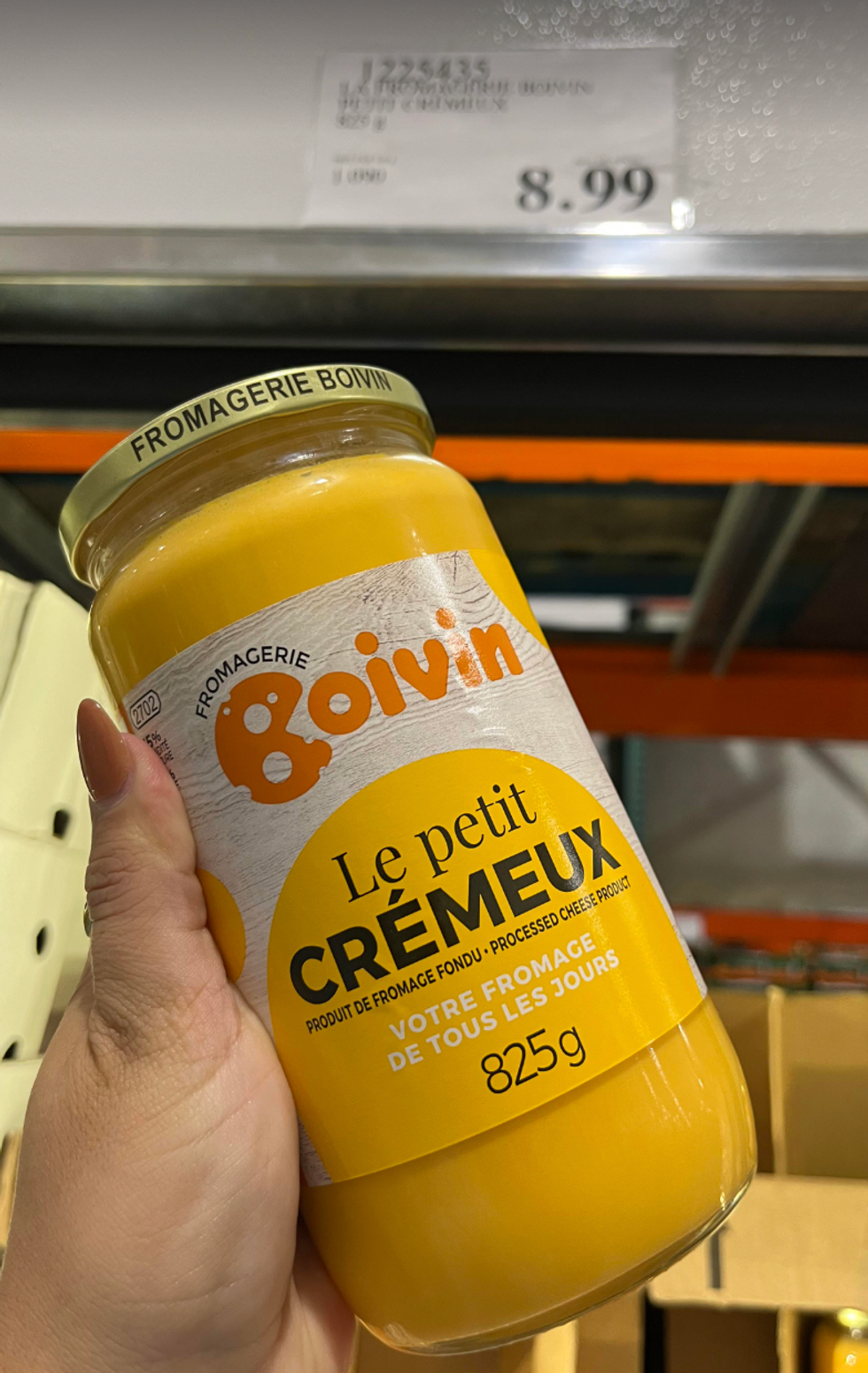 \u200b825 grammes de fromage fondu Le petit Cr\u00e9meux de Boivin chez Costco.