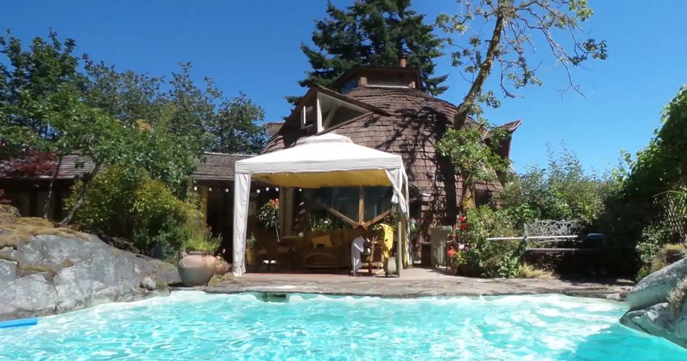 \u200bA pool built in to the cliff.