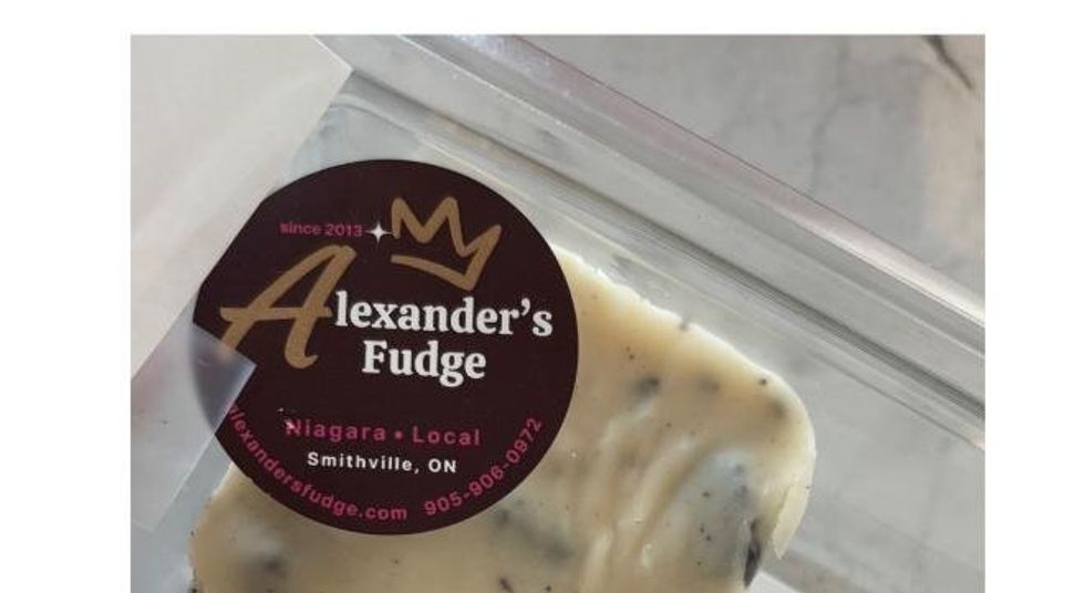 \u200bAlexander's Fudge-brand Cookies n' Cream Fudge, 225 g.