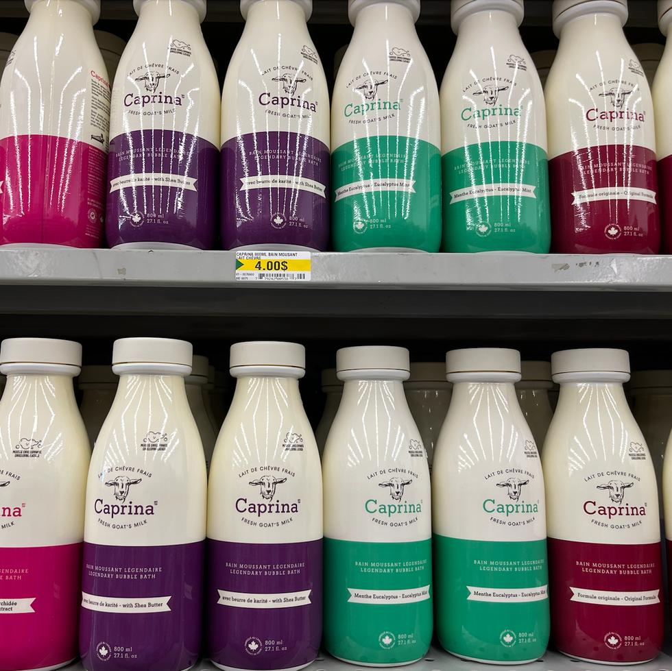 \u200bBain moussant au lait de ch\u00e8vre Caprina vendu au Dollarama.