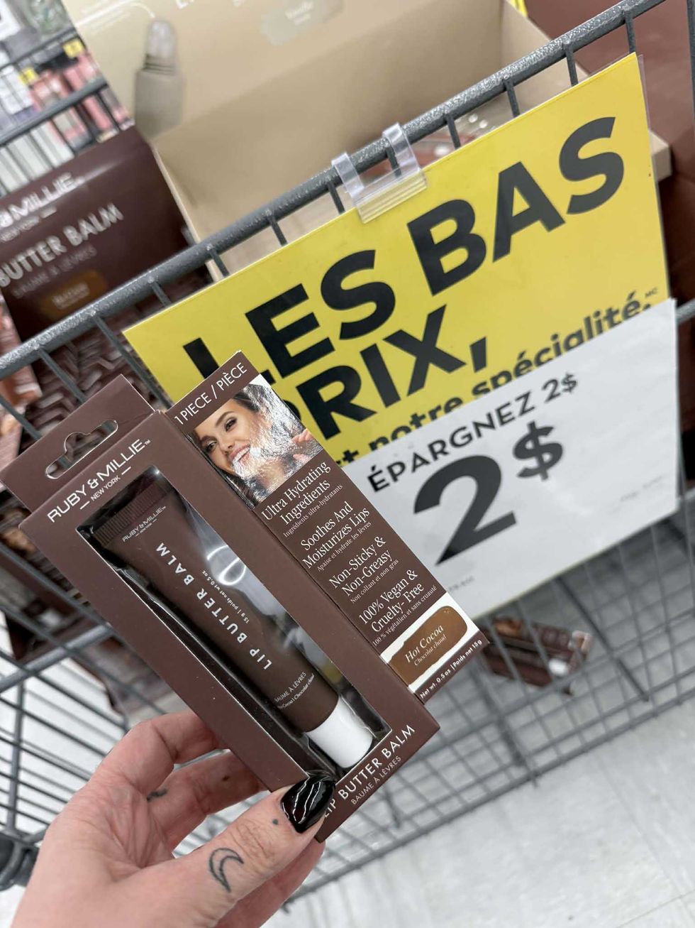 \u200bBaume \u00e0 l\u00e8vres \u00e0 saveur de chocolat chaud en vente au Tigre G\u00e9ant pour 2 $.