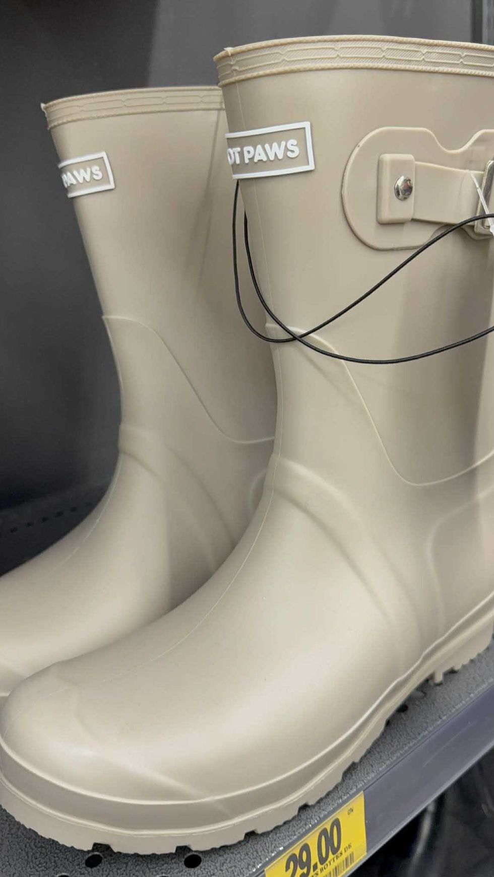 \u200bBottes de pluie Hot Paws en vente au Tigre G\u00e9ant pour 29 $.