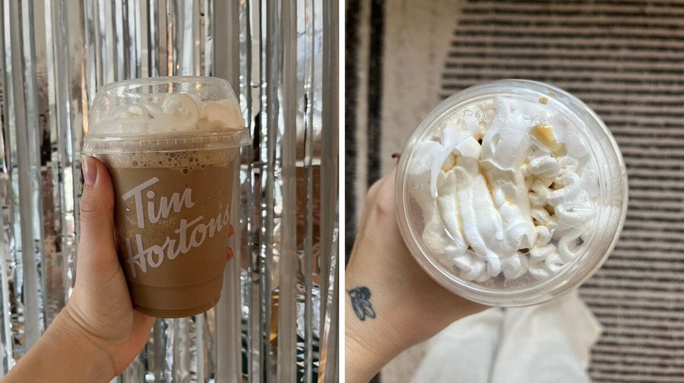 \u200bCappuccino glac\u00e9 Baileys du Tim Hortons devant mur argent\u00e9. droite : cr\u00e8me fouett\u00e9e sur \u200bCappuccino glac\u00e9 Baileys du Tim Hortons