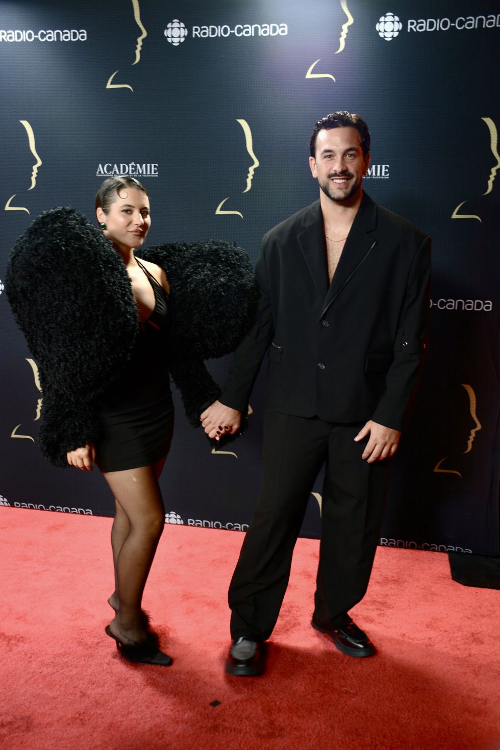 \u200bCatherine Brunet ainsi que F\u00e9lix-Antoine Tremblay et leurs looks \u00ab extra \u00bb sur le tapis rouge des Prix G\u00e9meaux.