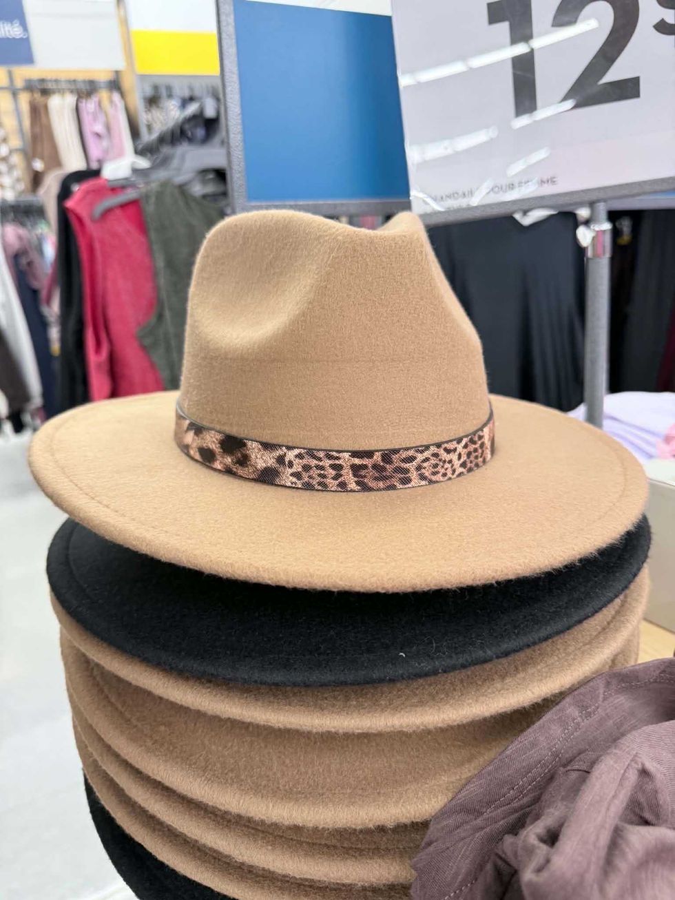 \u200bChapeau Panama en vente au Tigre G\u00e9ant pour 12 $.