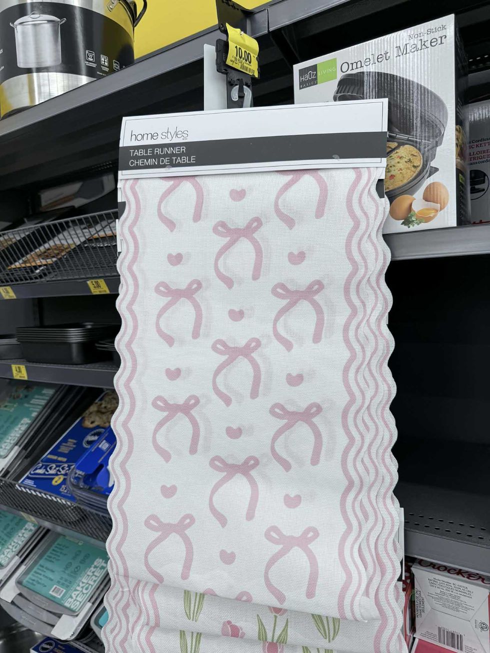 \u200bChemins de table vendus au Tigre G\u00e9ant pour 10 $ chacun.