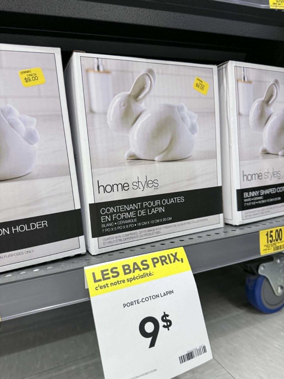 \u200bContenant pour ouates en forme de lapin en vente au Tigre G\u00e9ant pour 9 $.