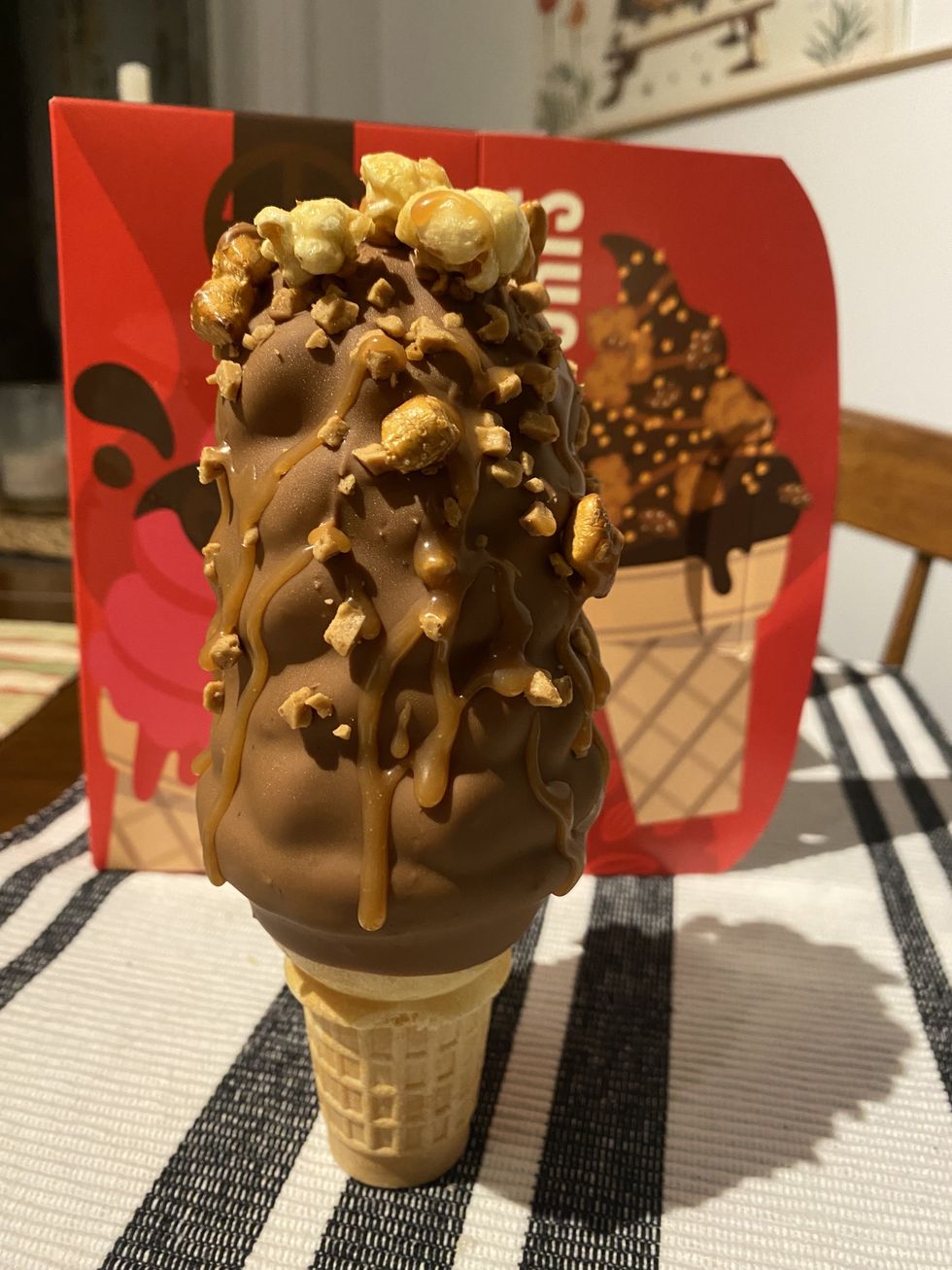 \u200bCornet \u00c9clat\u00e9 Chocolats Favoris.