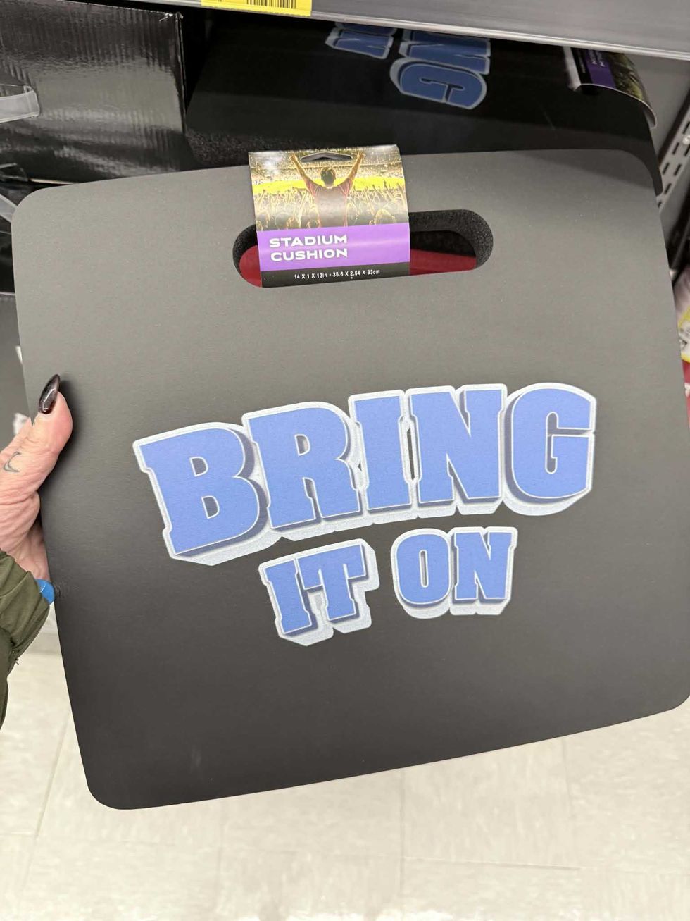 \u200bCoussin pour estrades en vente au Tigre G\u00e9ant pour 8 $.