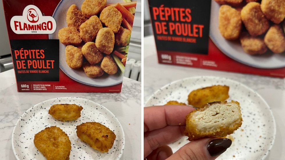 \u200bCroquettes de poulet Flamingo. Droite : Int\u00e9rieur de la croquette coup\u00e9e en deux.