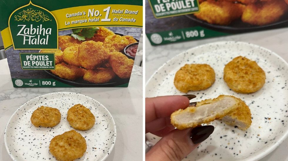 \u200bCroquettes de poulet Zabiha Halal. Droite : Int\u00e9rieur de la croquette coup\u00e9e en deux.