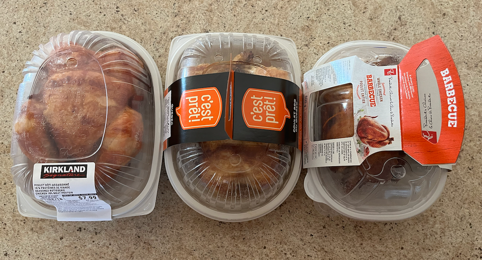 \u200bDe gauche \u00e0 droite : Poulet Kirkland (Costco), IGA, Choix du Pr\u00e9sident (Maxi).