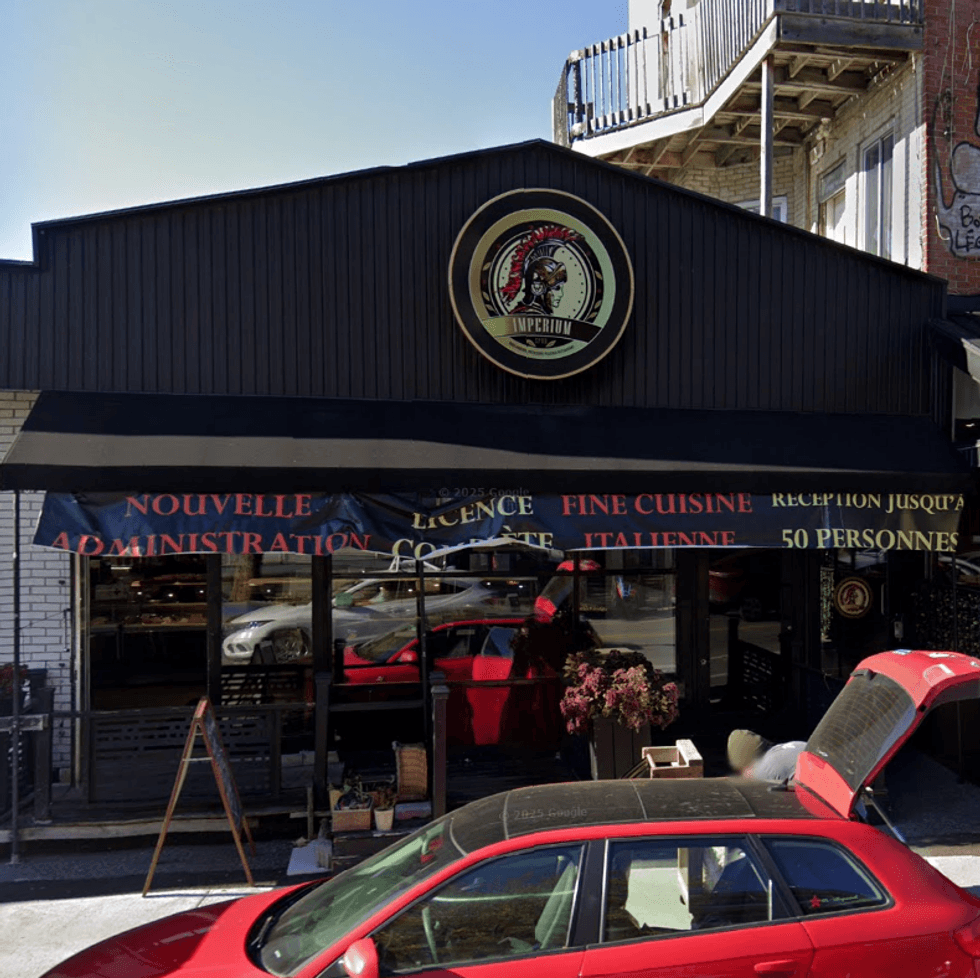 \u200bDevanture du restaurant Pizzeria Imperium \u00e0 Montr\u00e9al.