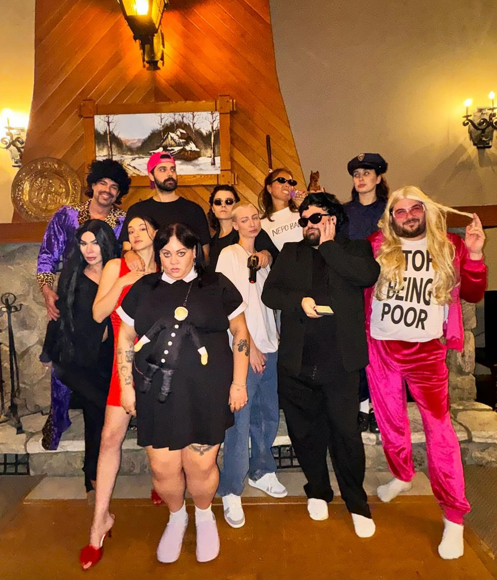 \u200bDuchelle, Gabrielle Marion, Emy Lalune, Karl Hardy, Marie Gagn\u00e9 costum\u00e9s pour l'Halloween.