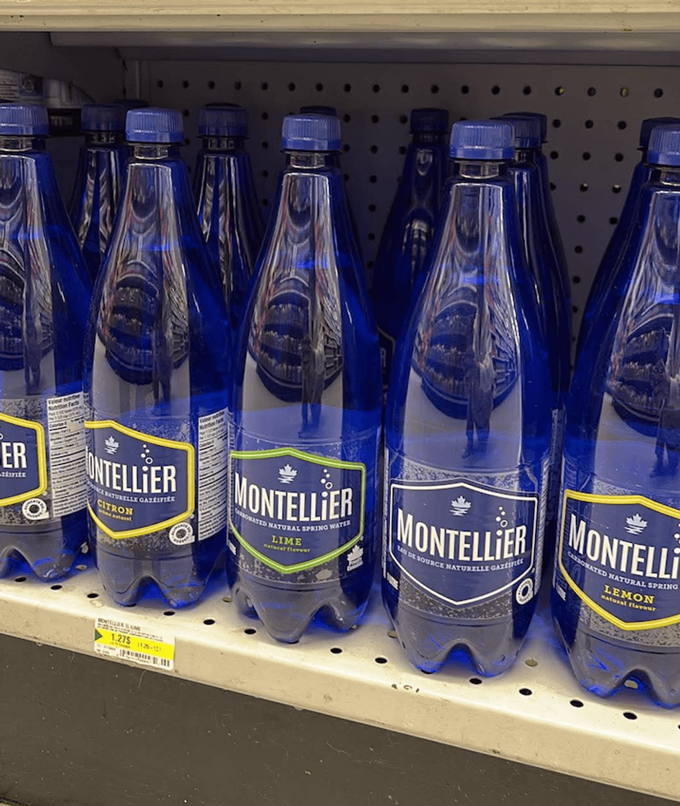 \u200bEau gaz\u00e9ifi\u00e9e Montellier, vendue sur chez Dollarama.
